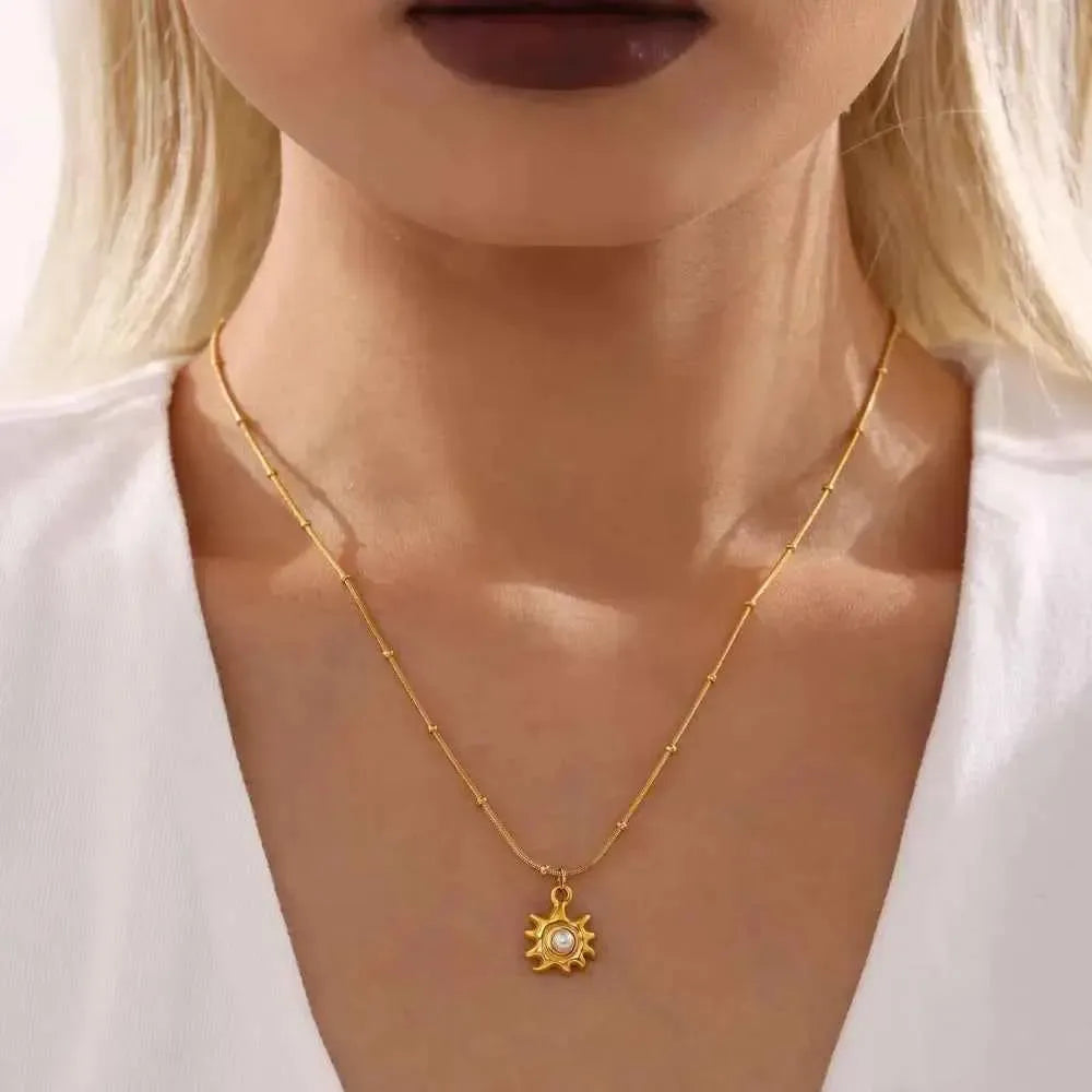 Shell Pearl Drop Necklace in 18K Gold