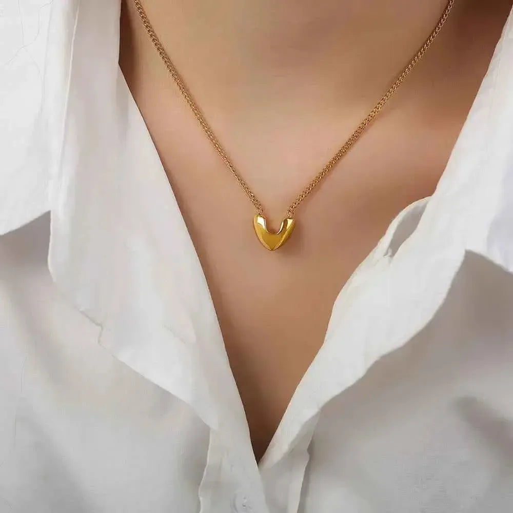 Sleek Heart Pendant Gold Necklace