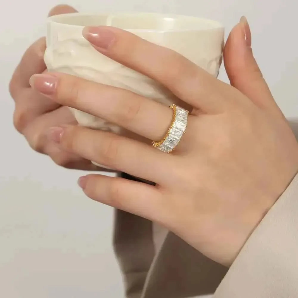 Shiny Zircon Ring – Durable Modern Jewelry