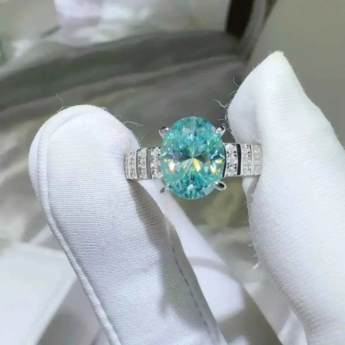 2 Carat Moissanite Ring – Sterling Silver Sparkle