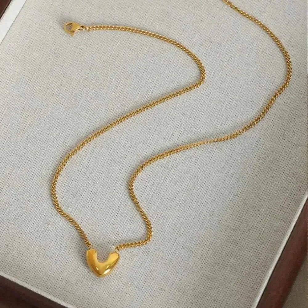 Sleek Heart Pendant Gold Necklace