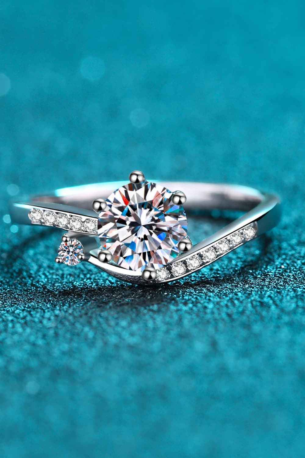1 Carat Elegant Twist Moissanite Jewelry