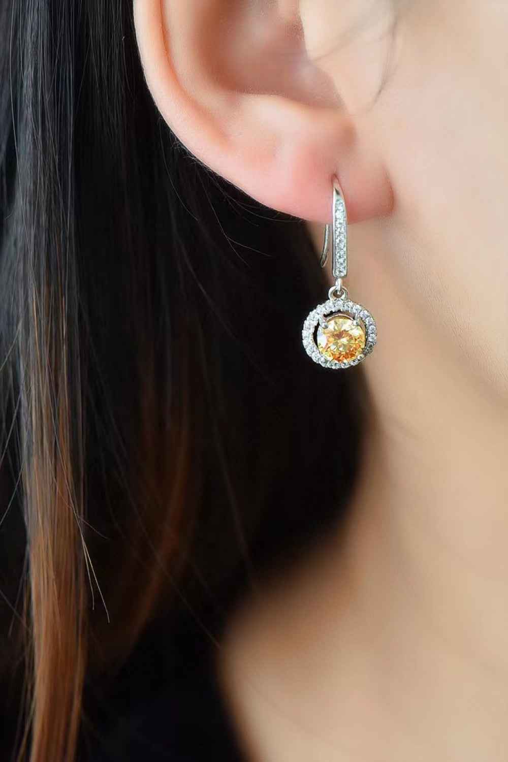 Drop-Dead Dazzling: 2 Carat Sparkle