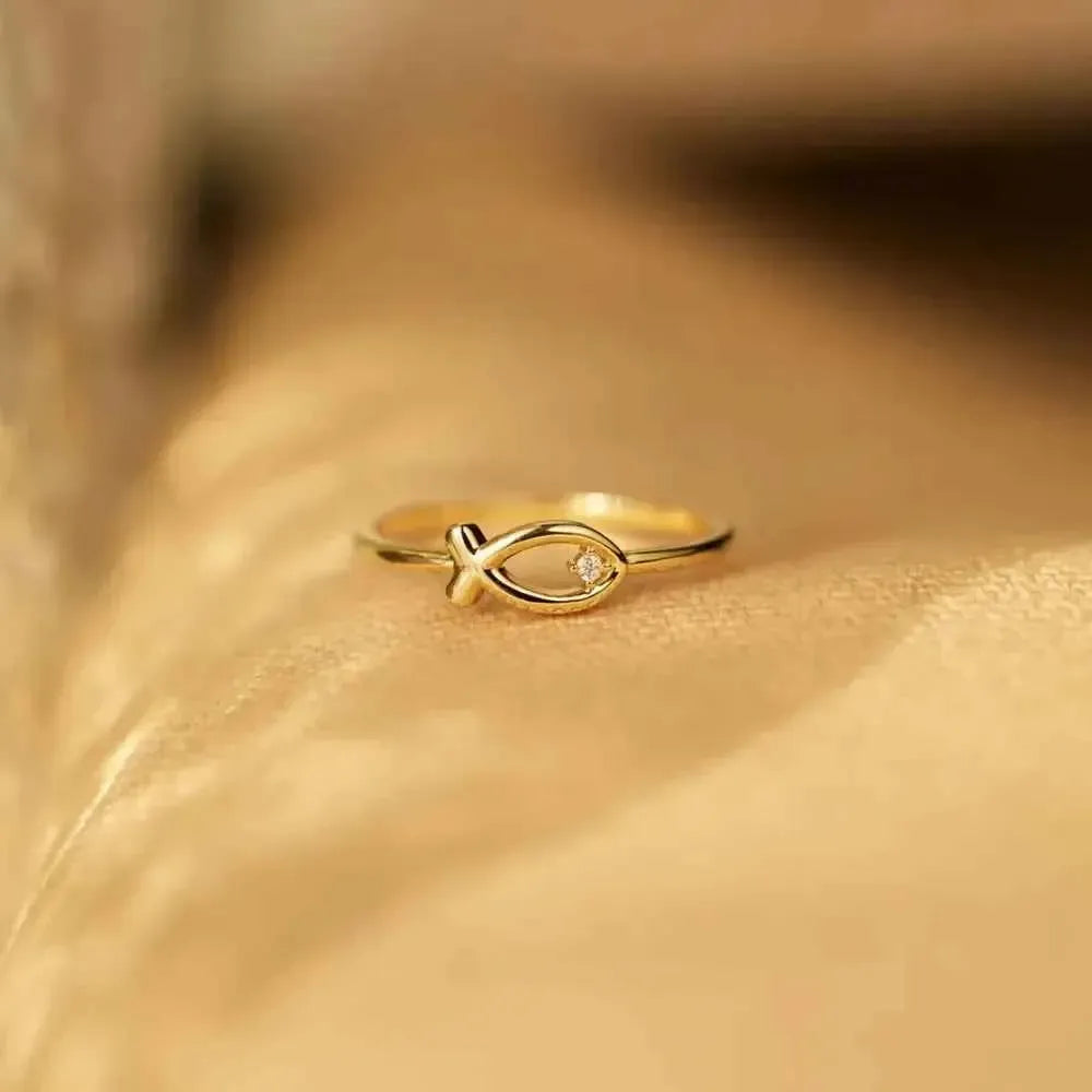 Zircon Fish Ring – 925 Silver Elegance
