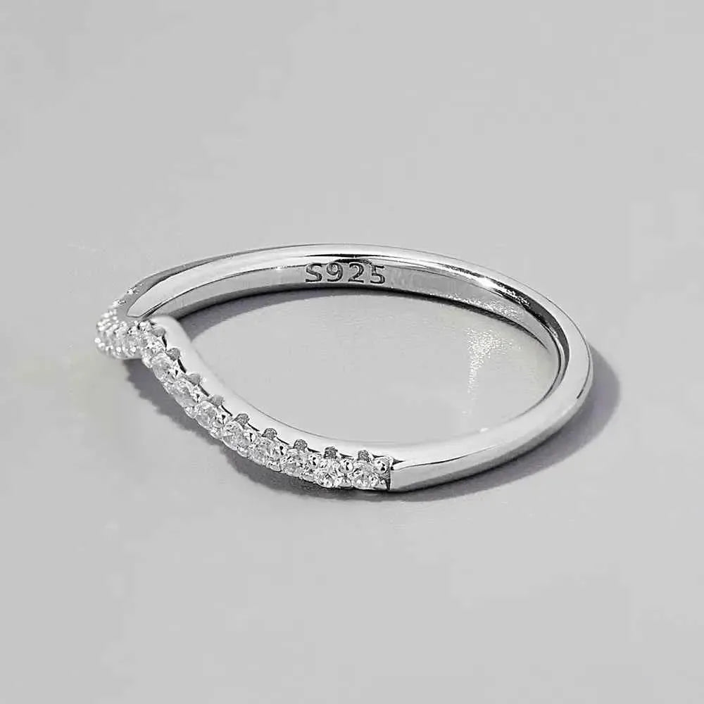 V Shape Ring – 925 Silver Zircon