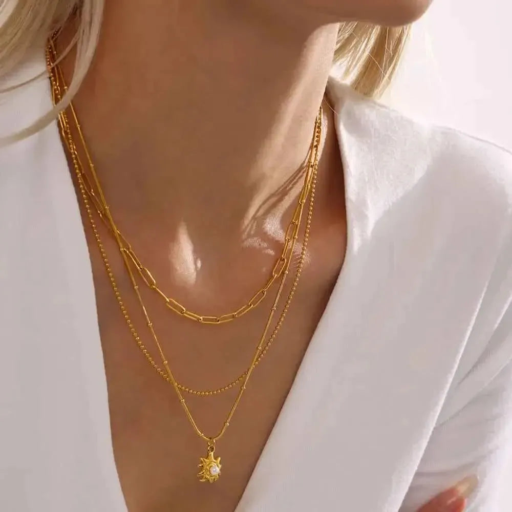 Shell Pearl Drop Necklace in 18K Gold