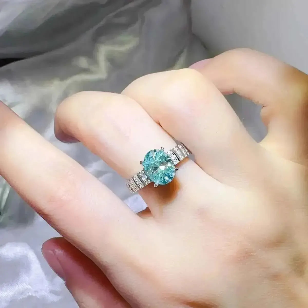2 Carat Moissanite Ring – Sterling Silver Sparkle