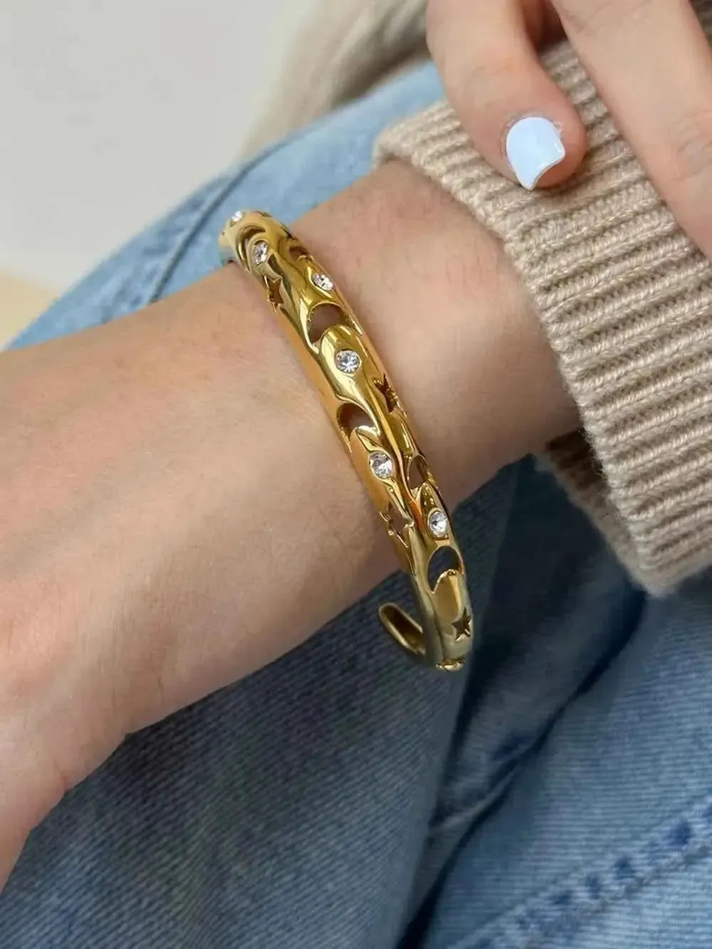 Openwork Rhinestone Inlaid Gold Bangle