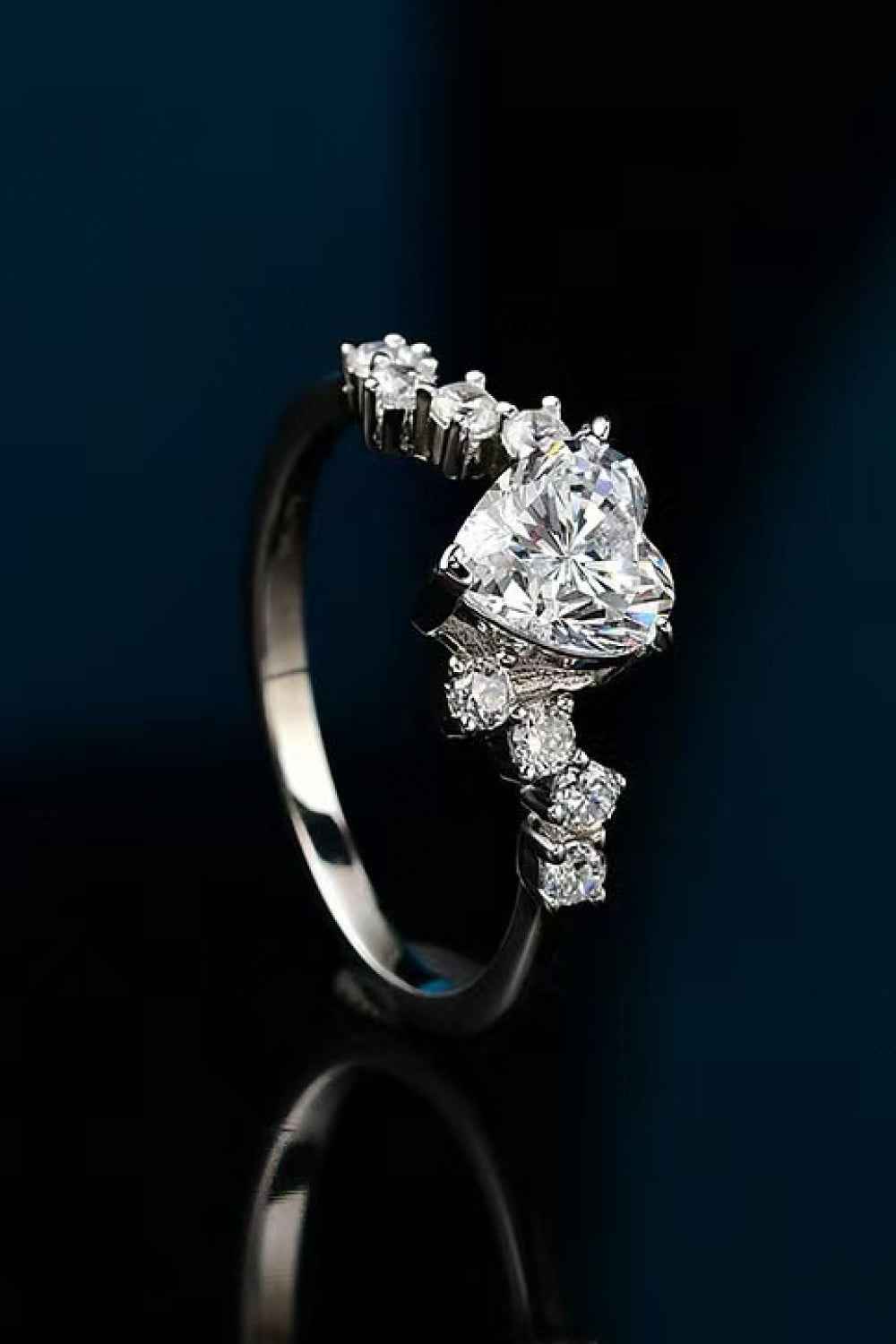 Elegant Heart Ring – 1 Carat Shine