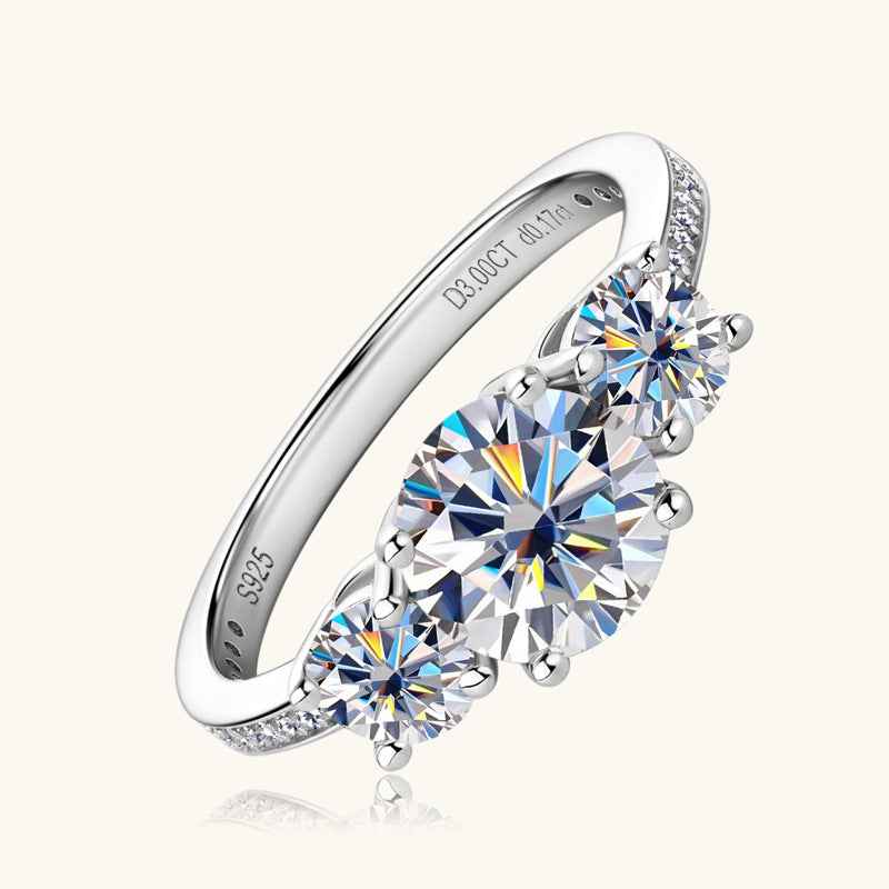 Elegant Silver Ring – 3 Carat Moissanite