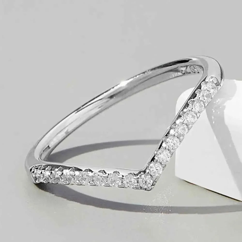 V Shape Ring – 925 Silver Zircon
