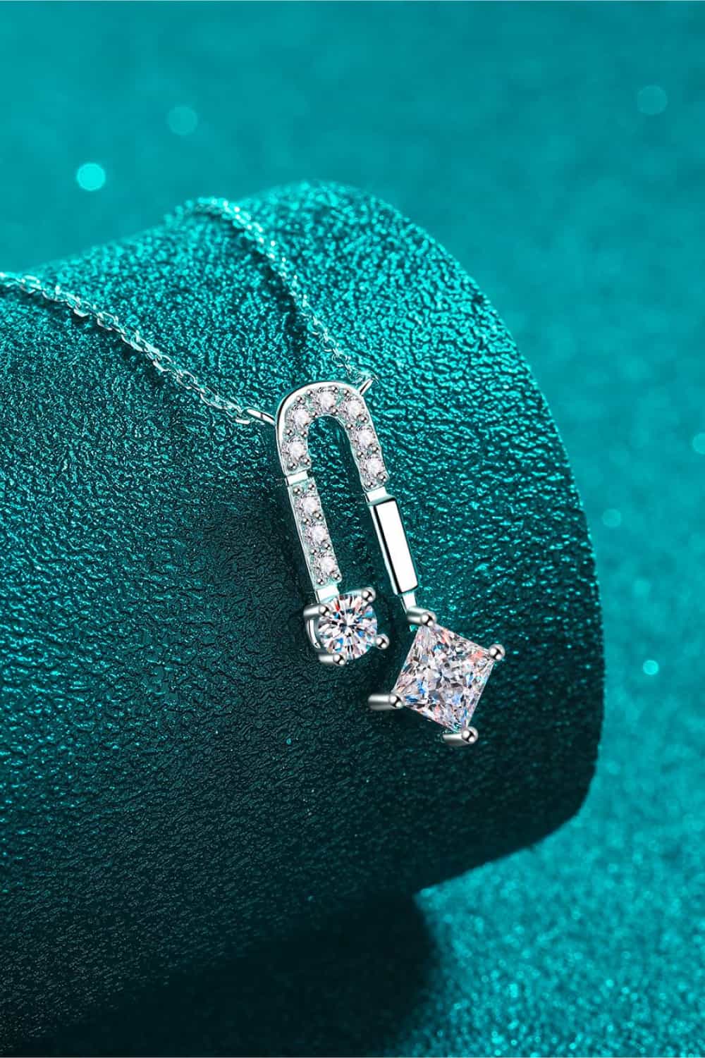Sparkling 1.3 Ct Moissanite Pendant