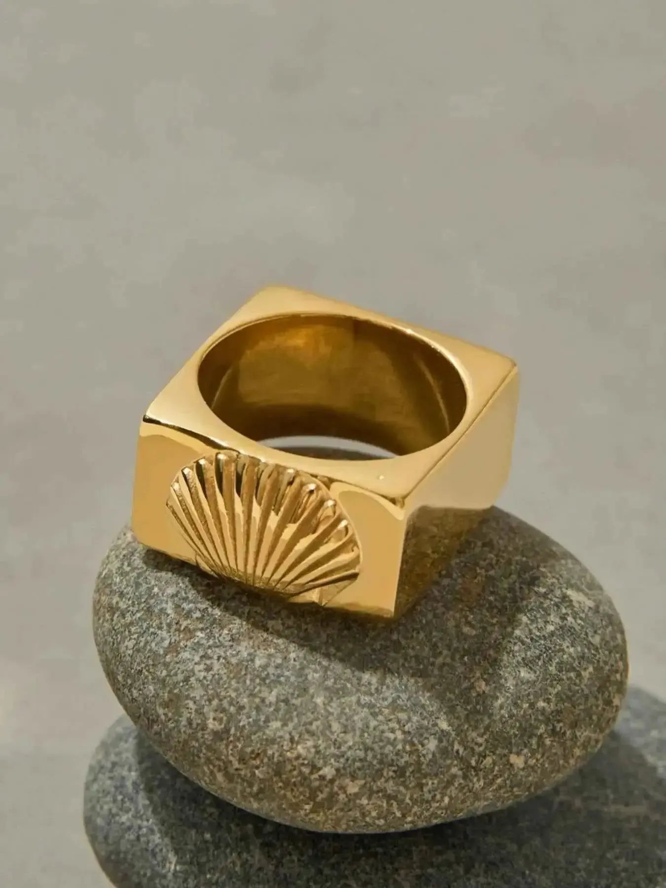 Vintage Shell Signet Ring with Soul