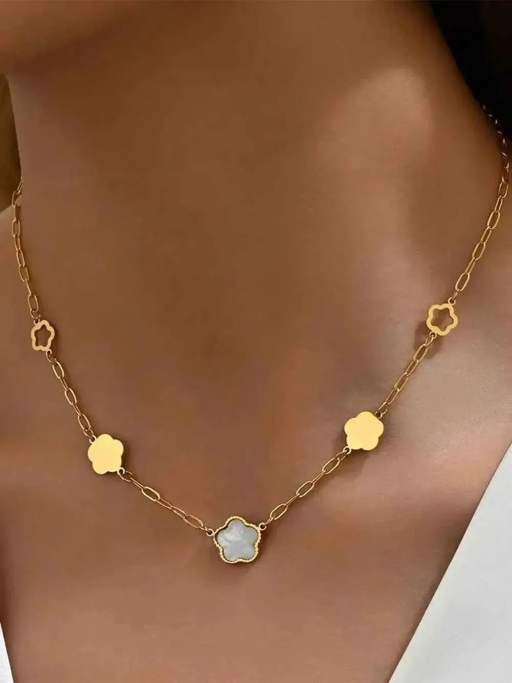 Mother‑of‑Pearl Flower Gold Necklace