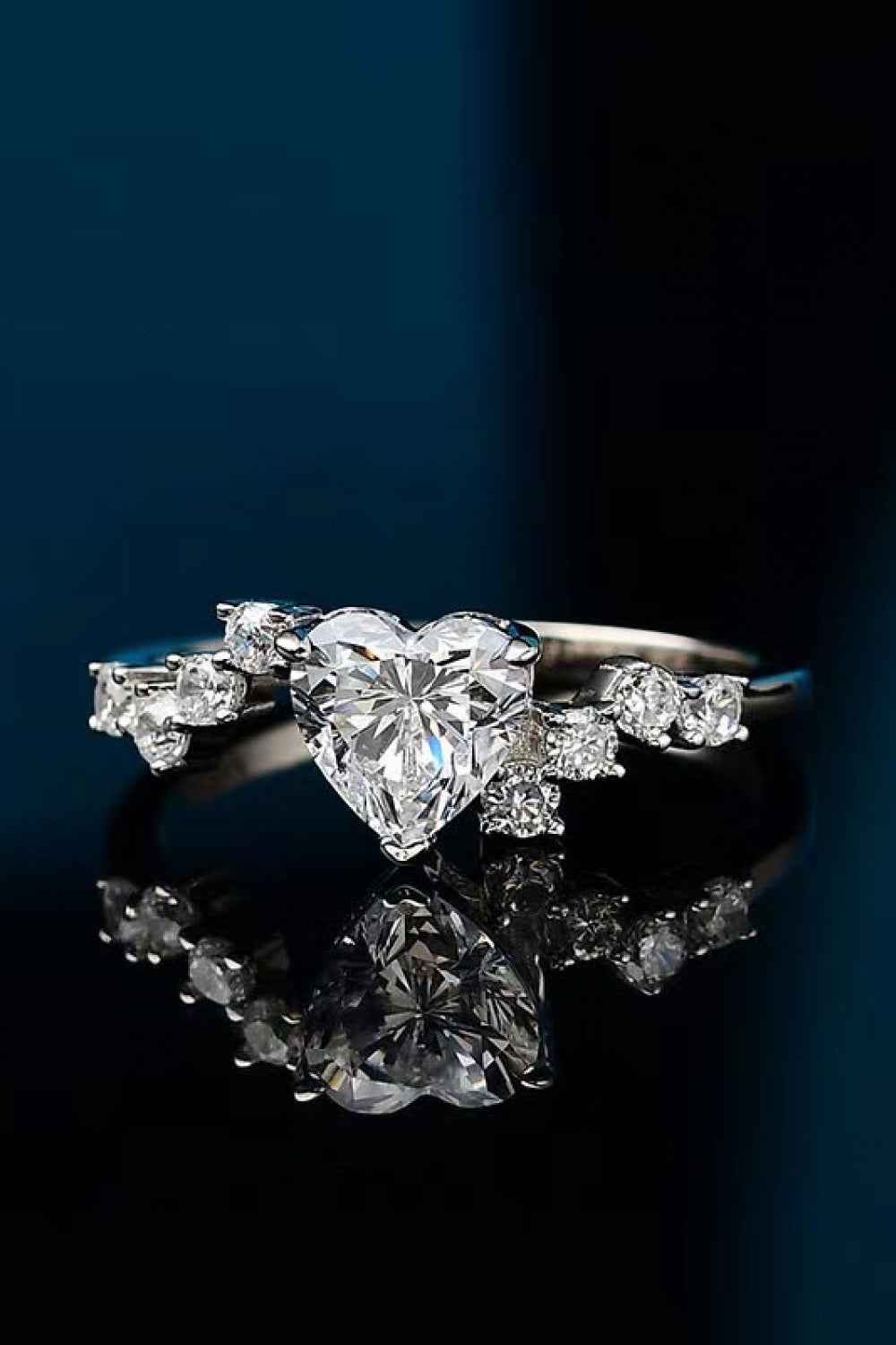 Elegant Heart Ring – 1 Carat Shine