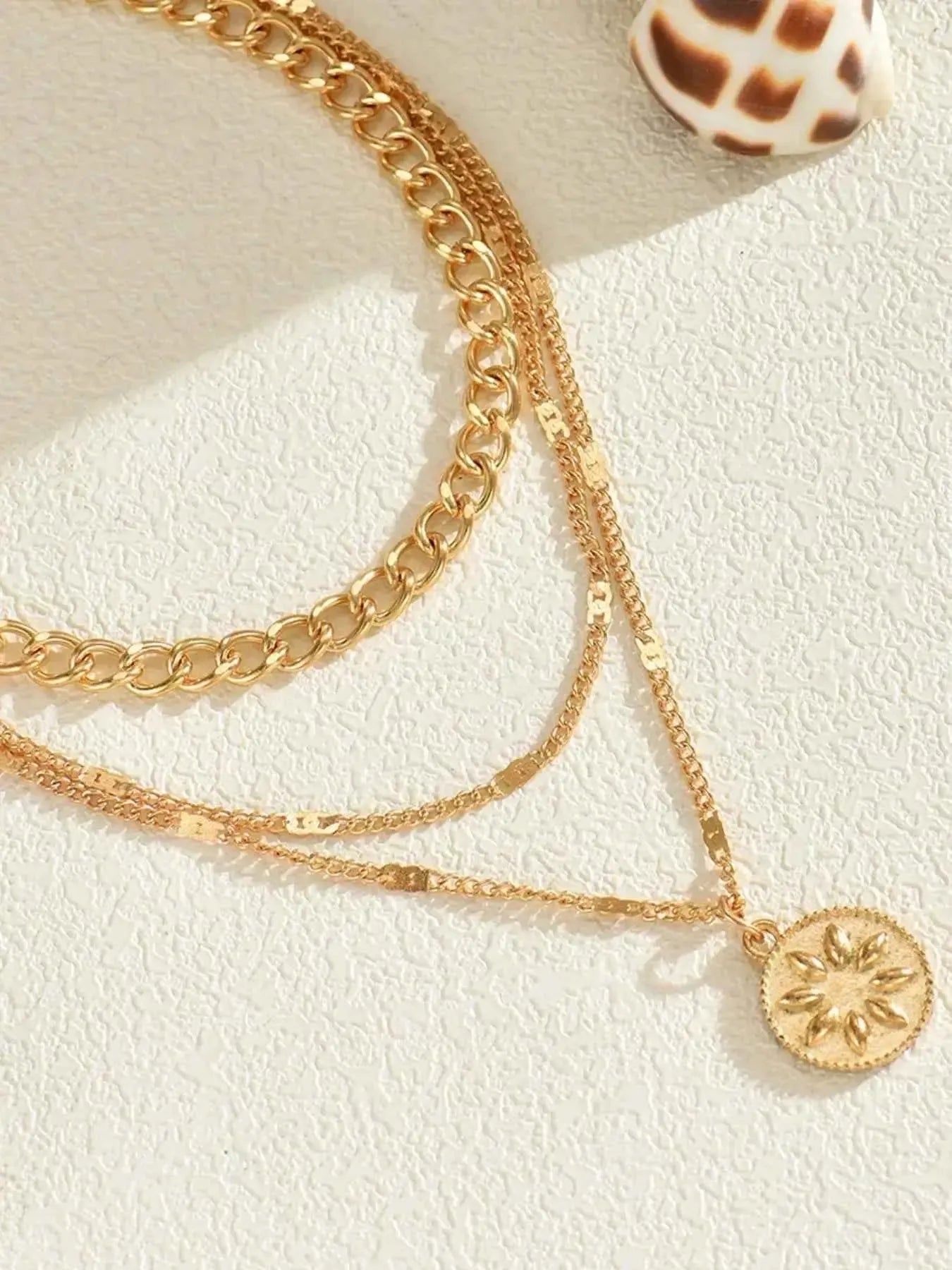 Sun Glow – 18K Gold Layered Medallion Necklace