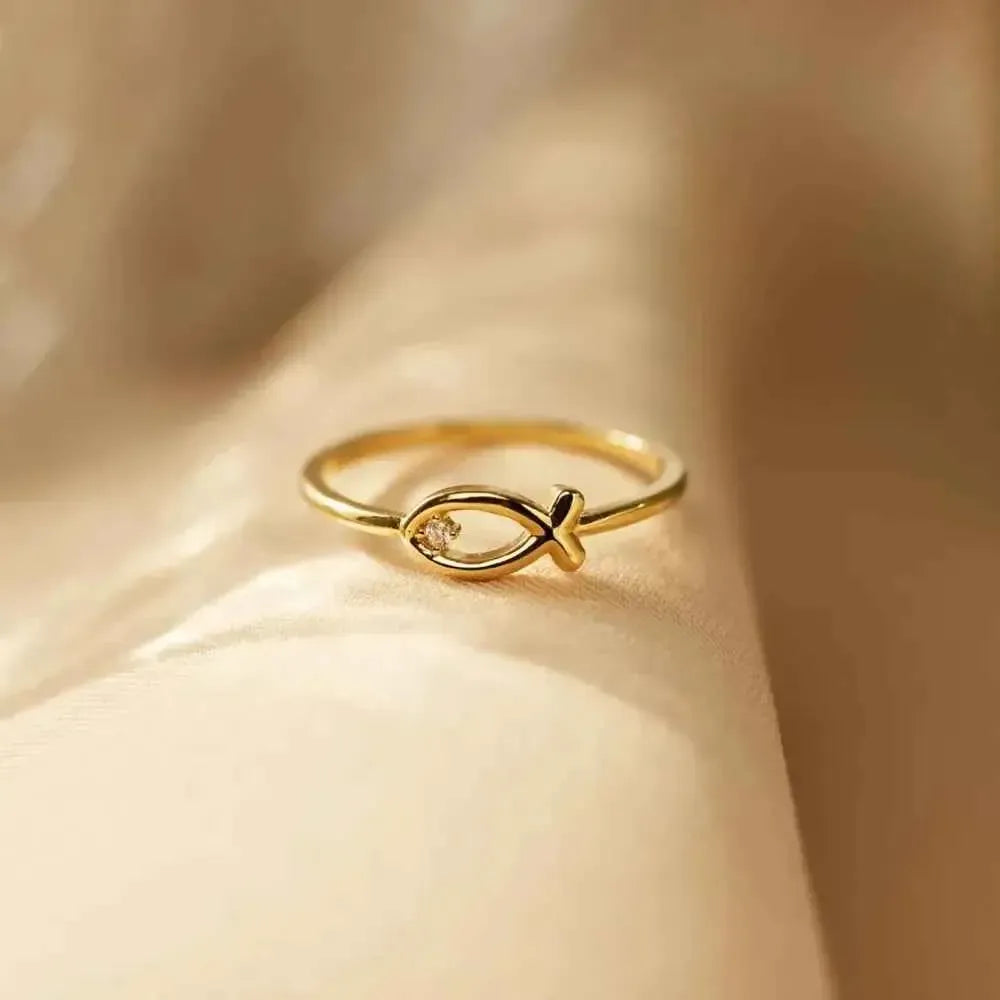 Zircon Fish Ring – 925 Silver Elegance