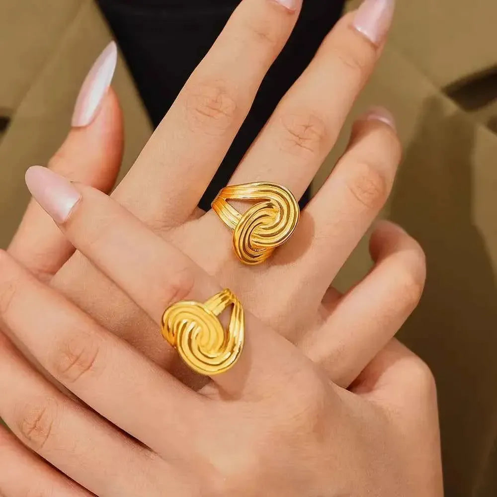 Twisted Gold Ring – Elegant Everyday Style