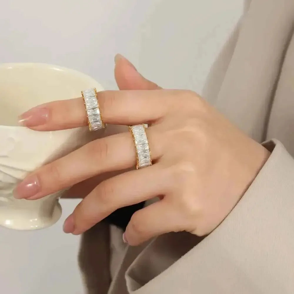 Shiny Zircon Ring – Durable Modern Jewelry