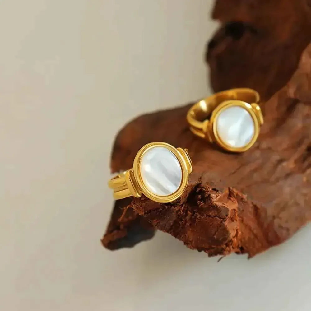 White Shell Ring – Titanium Steel Elegance