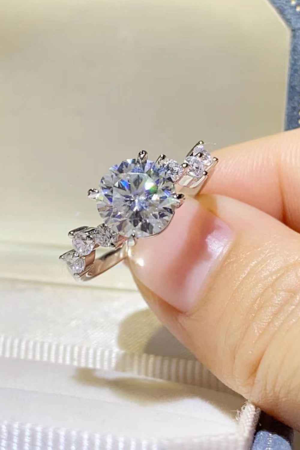 2 Carat Moissanite Ring – Timeless Sparkle