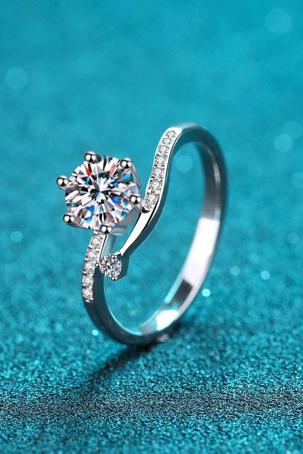 1 Carat Elegant Twist Moissanite Jewelry