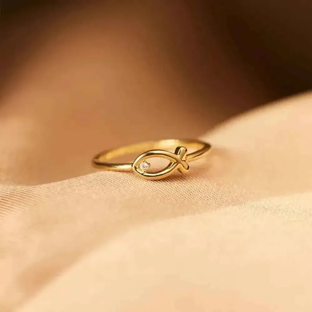 Zircon Fish Ring – 925 Silver Elegance
