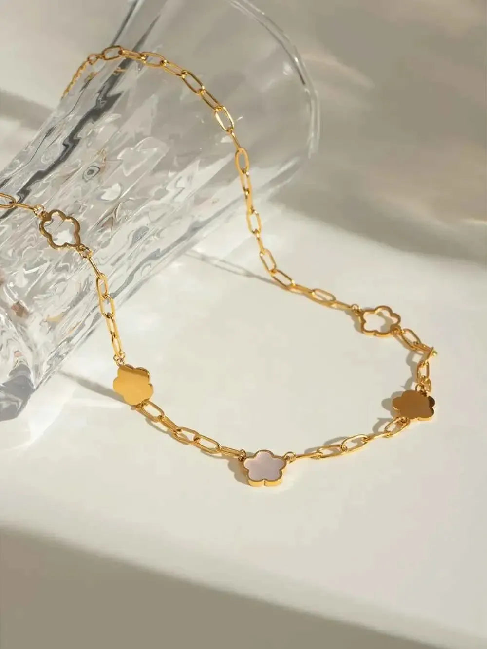 Mother‑of‑Pearl Flower Gold Necklace