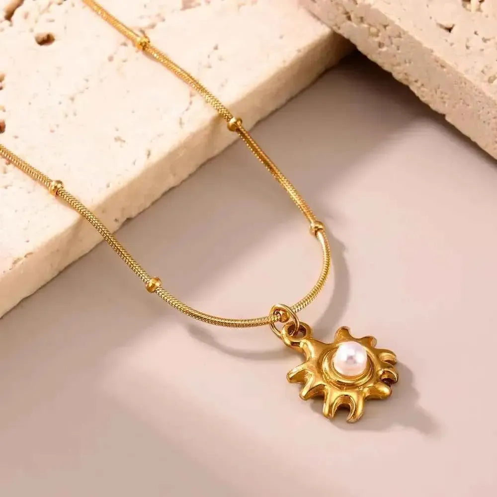 Shell Pearl Drop Necklace in 18K Gold
