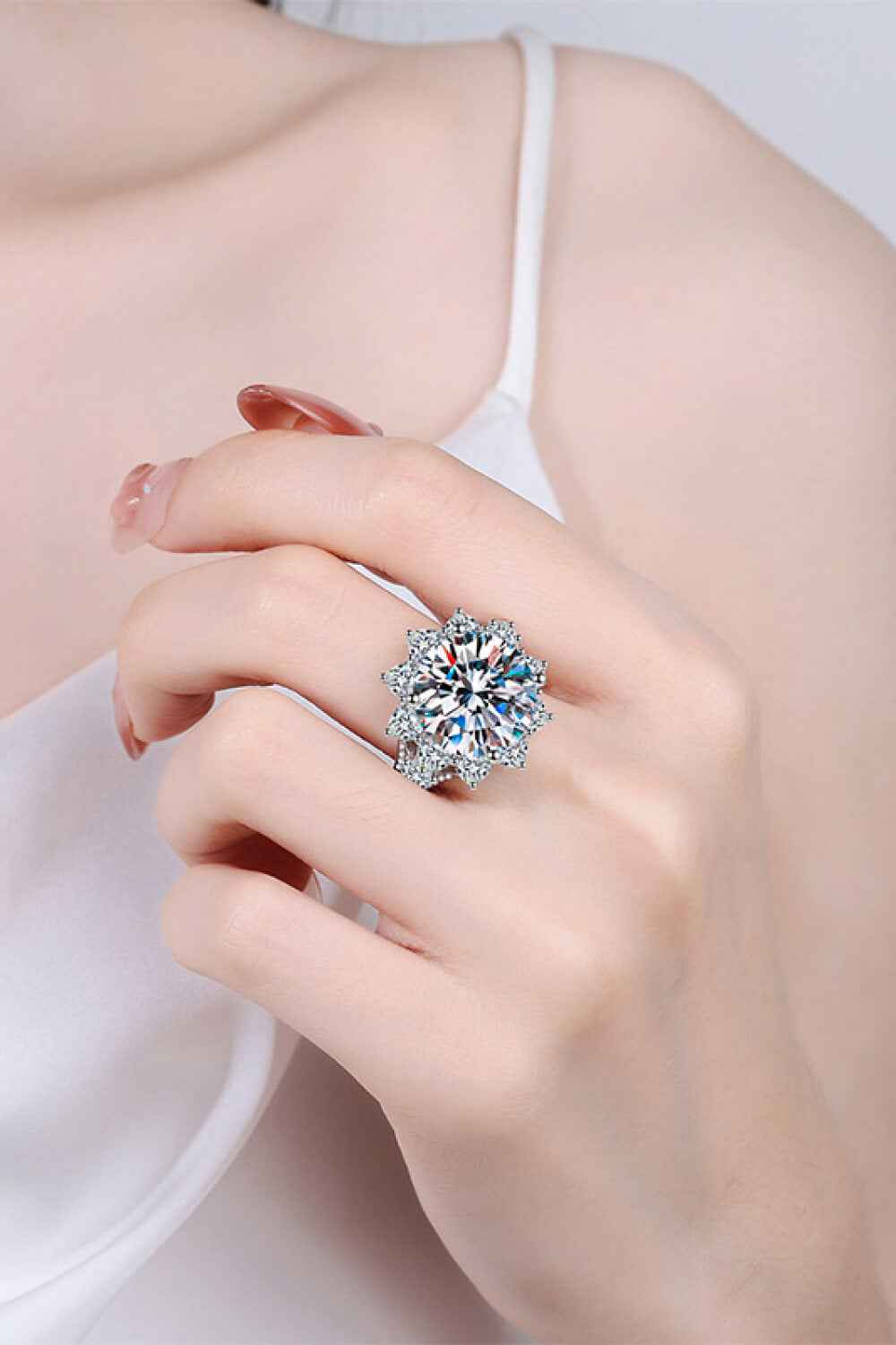 10 Carat Dazzling Flower Shape Jewelry