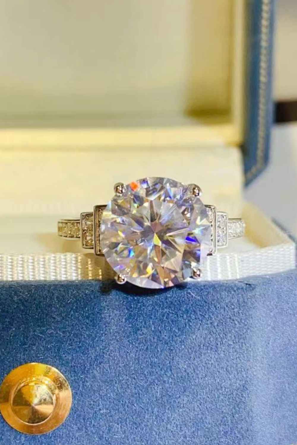 Big Sparkle Ring – 925 Silver Elegance