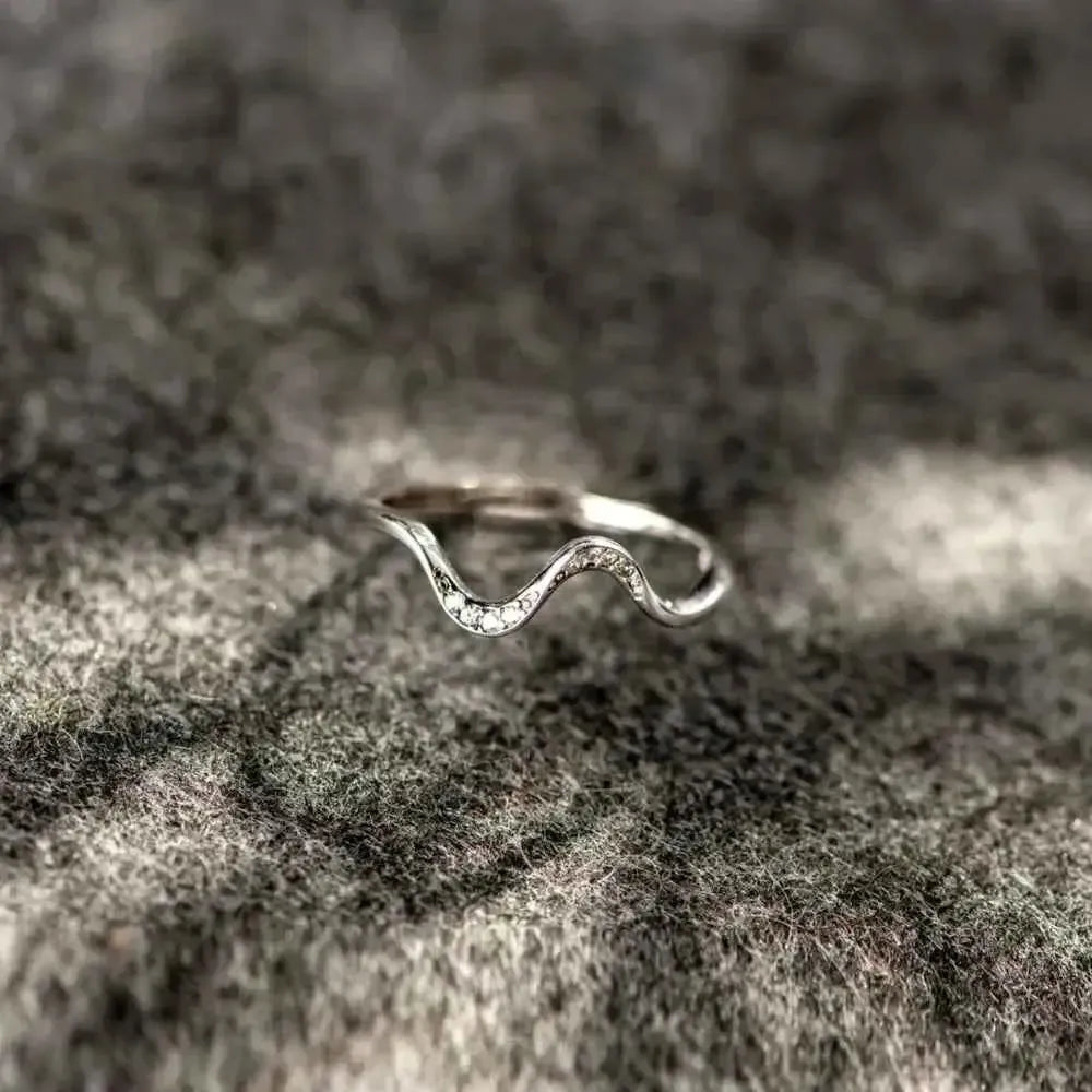 Wave Shape Ring – 925 Silver Zircon