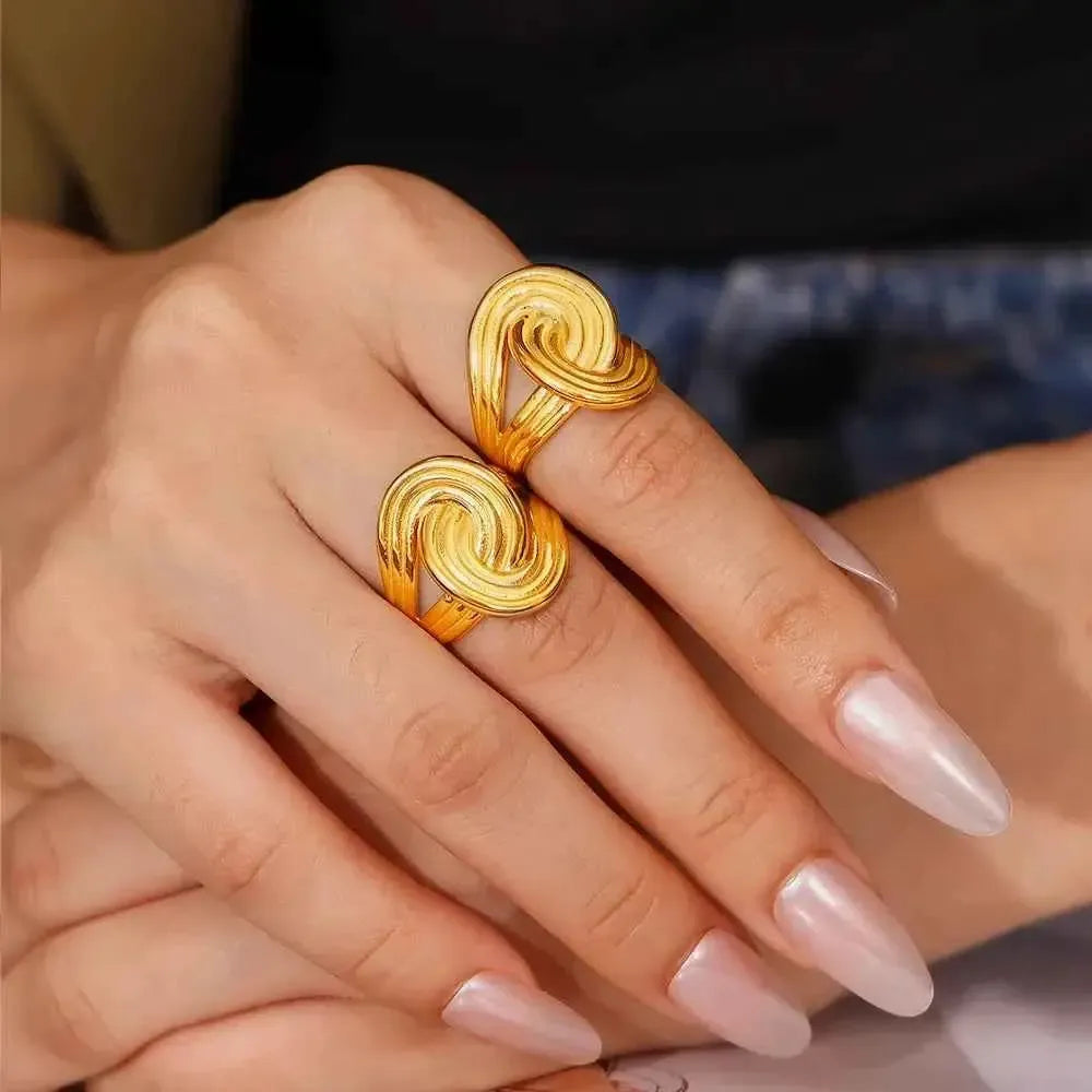 Twisted Gold Ring – Elegant Everyday Style