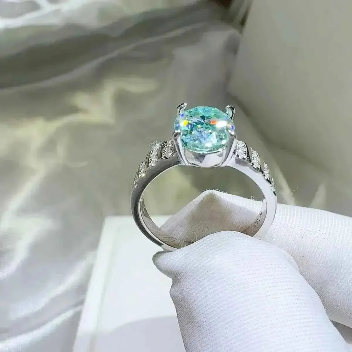2 Carat Moissanite Ring – Sterling Silver Sparkle