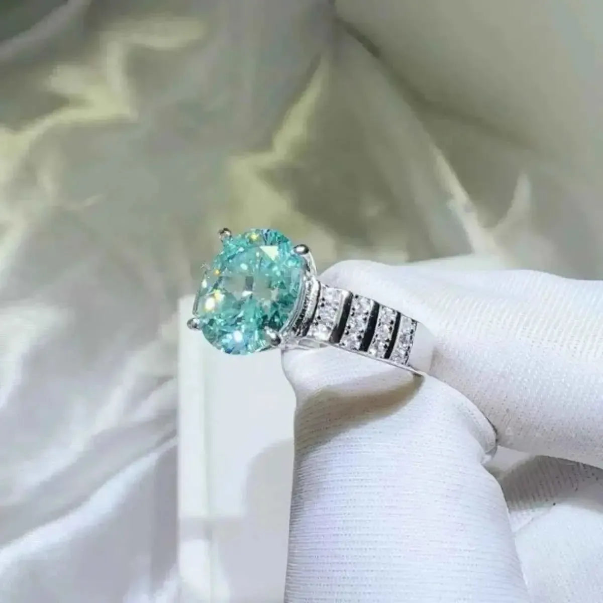 2 Carat Moissanite Ring – Sterling Silver Sparkle