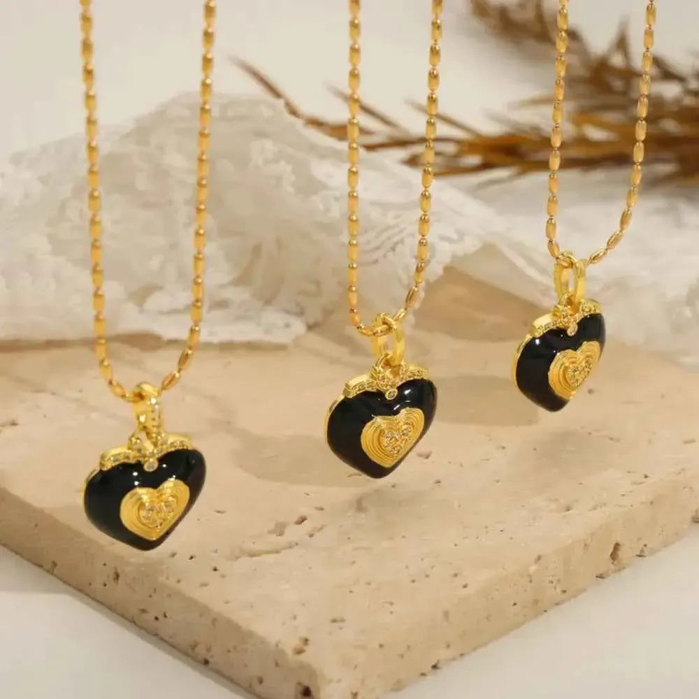 Elegant Heart Pendant Necklace Gold