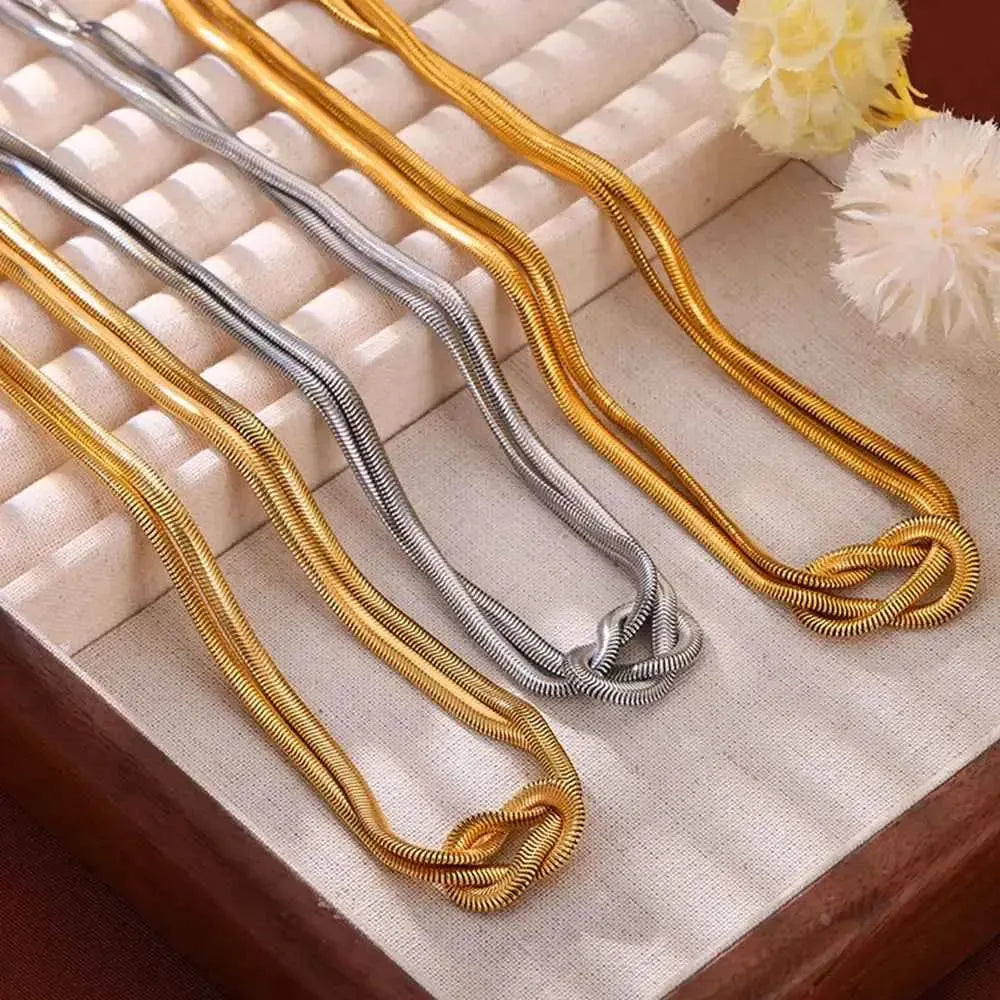 Chic Knot Charm Titanium Necklace