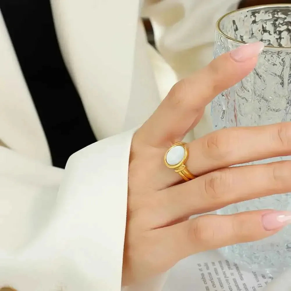White Shell Ring – Titanium Steel Elegance