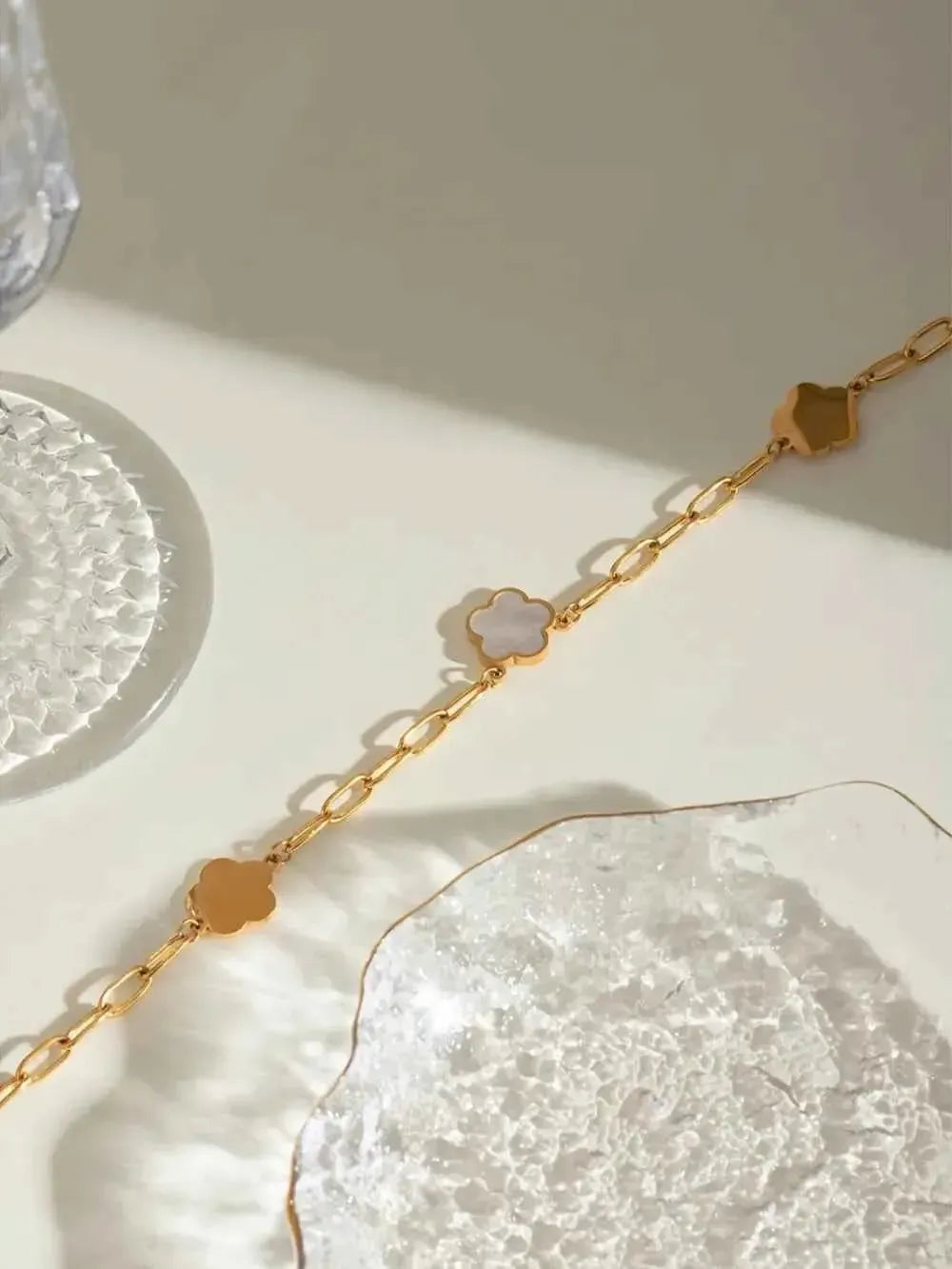 Mother‑of‑Pearl Flower Gold Necklace