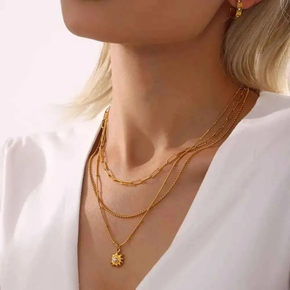 Shell Pearl Drop Necklace in 18K Gold