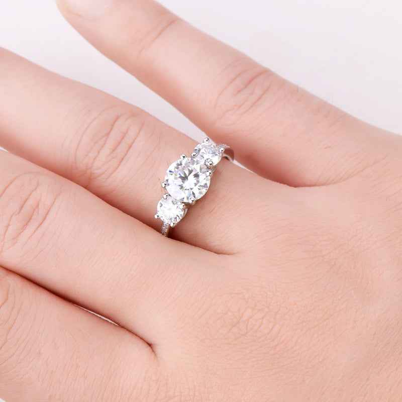Elegant Silver Ring – 3 Carat Moissanite