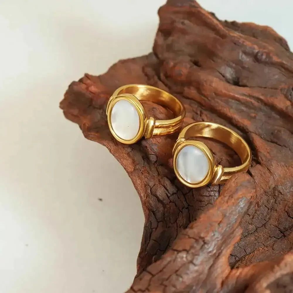 White Shell Ring – Titanium Steel Elegance
