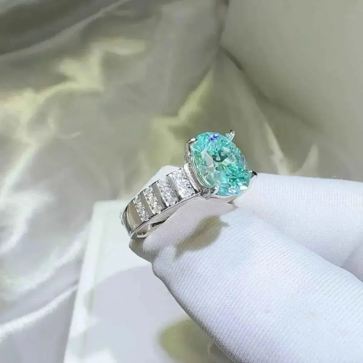 2 Carat Moissanite Ring – Sterling Silver Sparkle