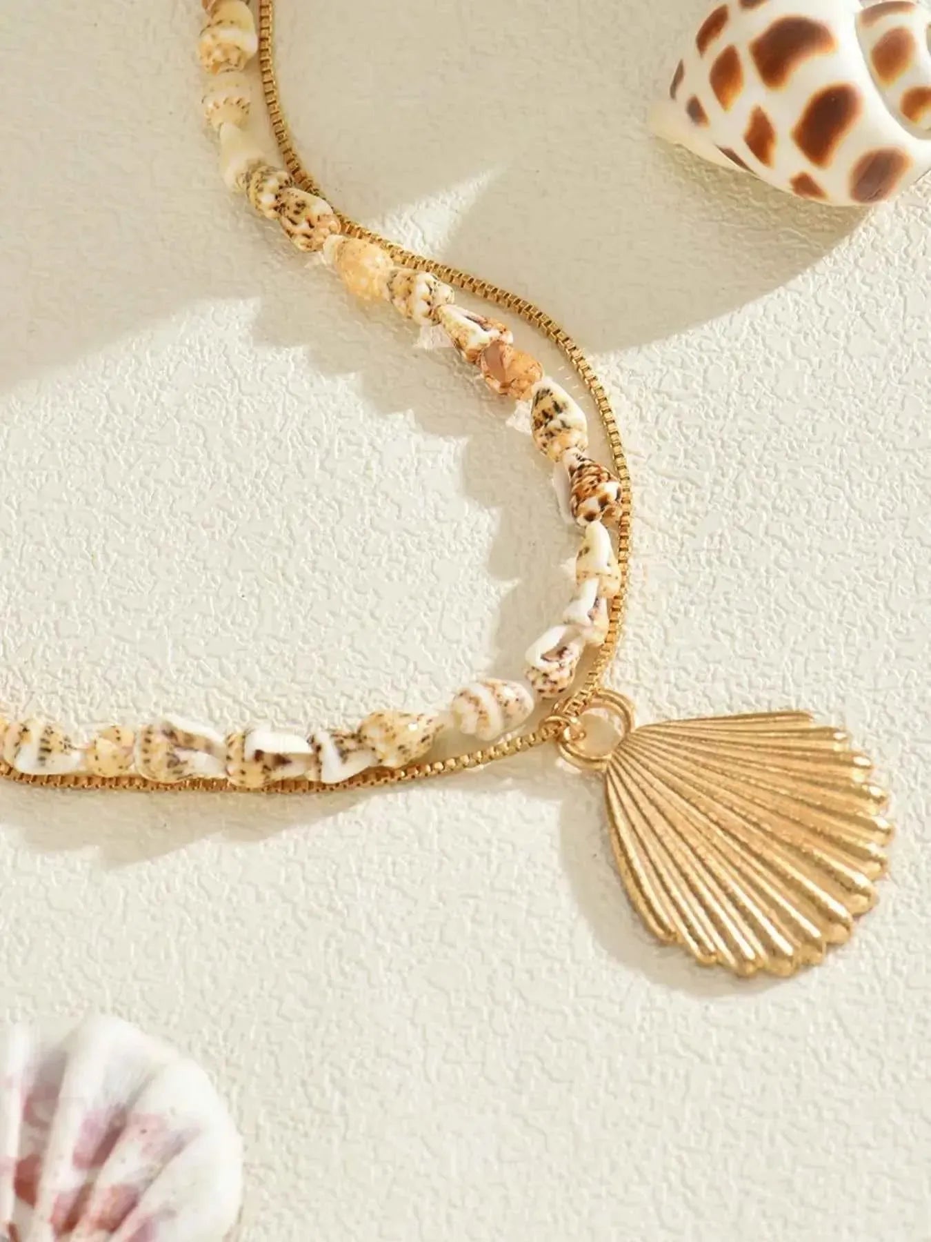 Shell Elegance – Layered 18K Gold Shell Pendant Necklace