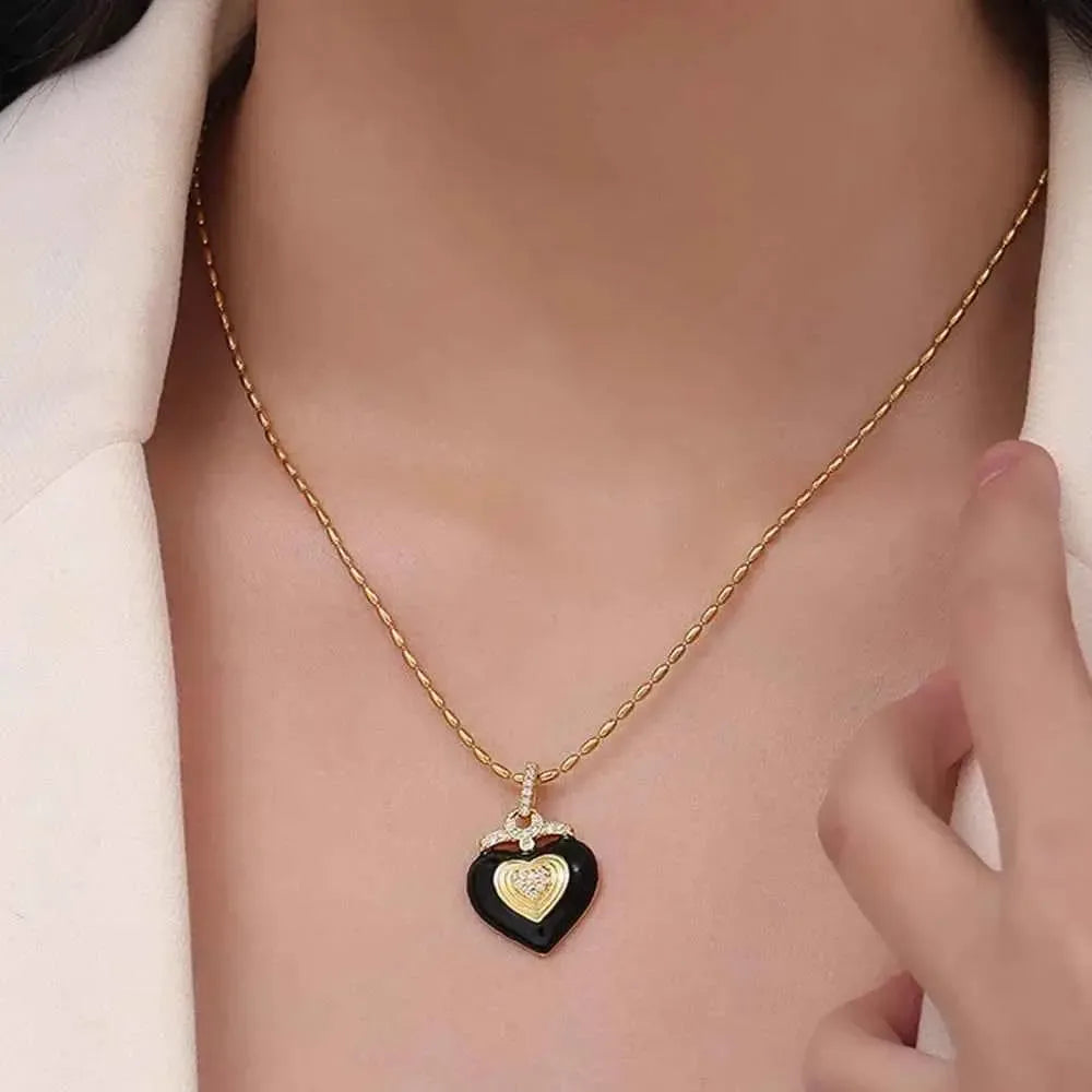 Elegant Heart Pendant Necklace Gold