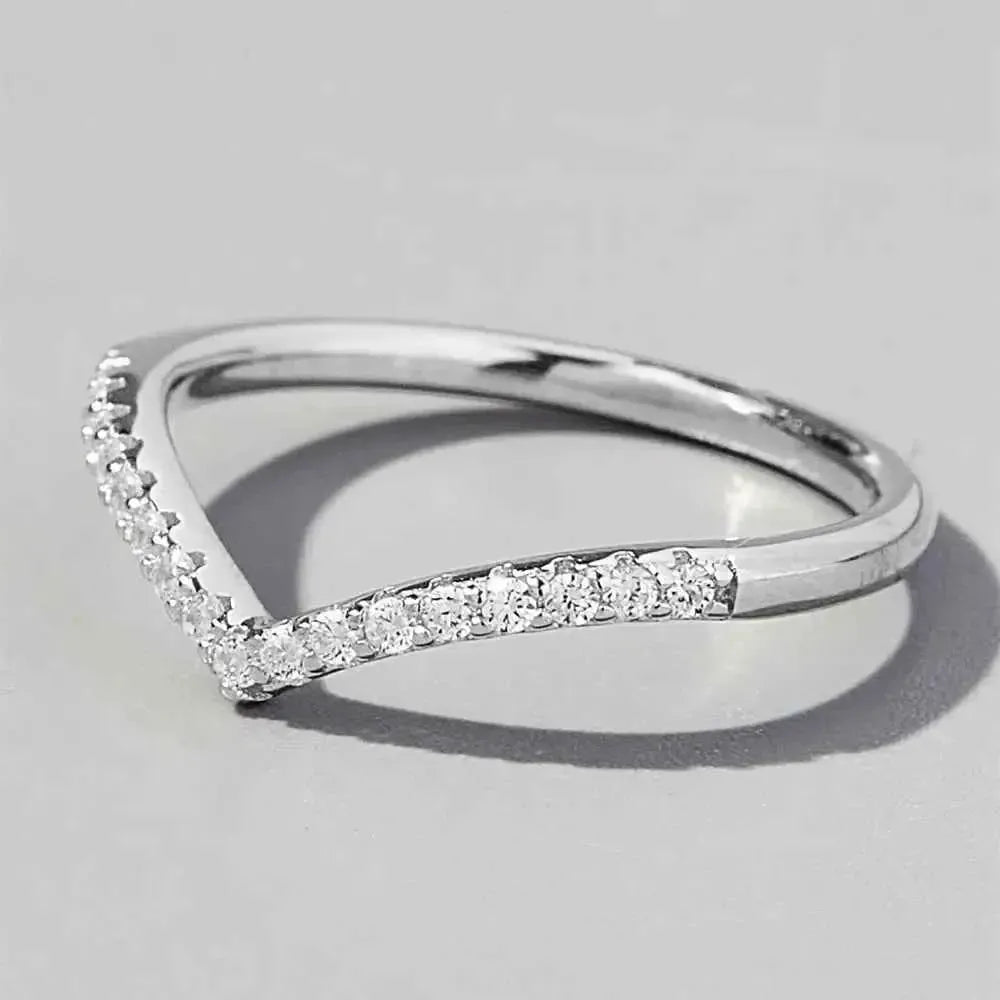 V Shape Ring – 925 Silver Zircon