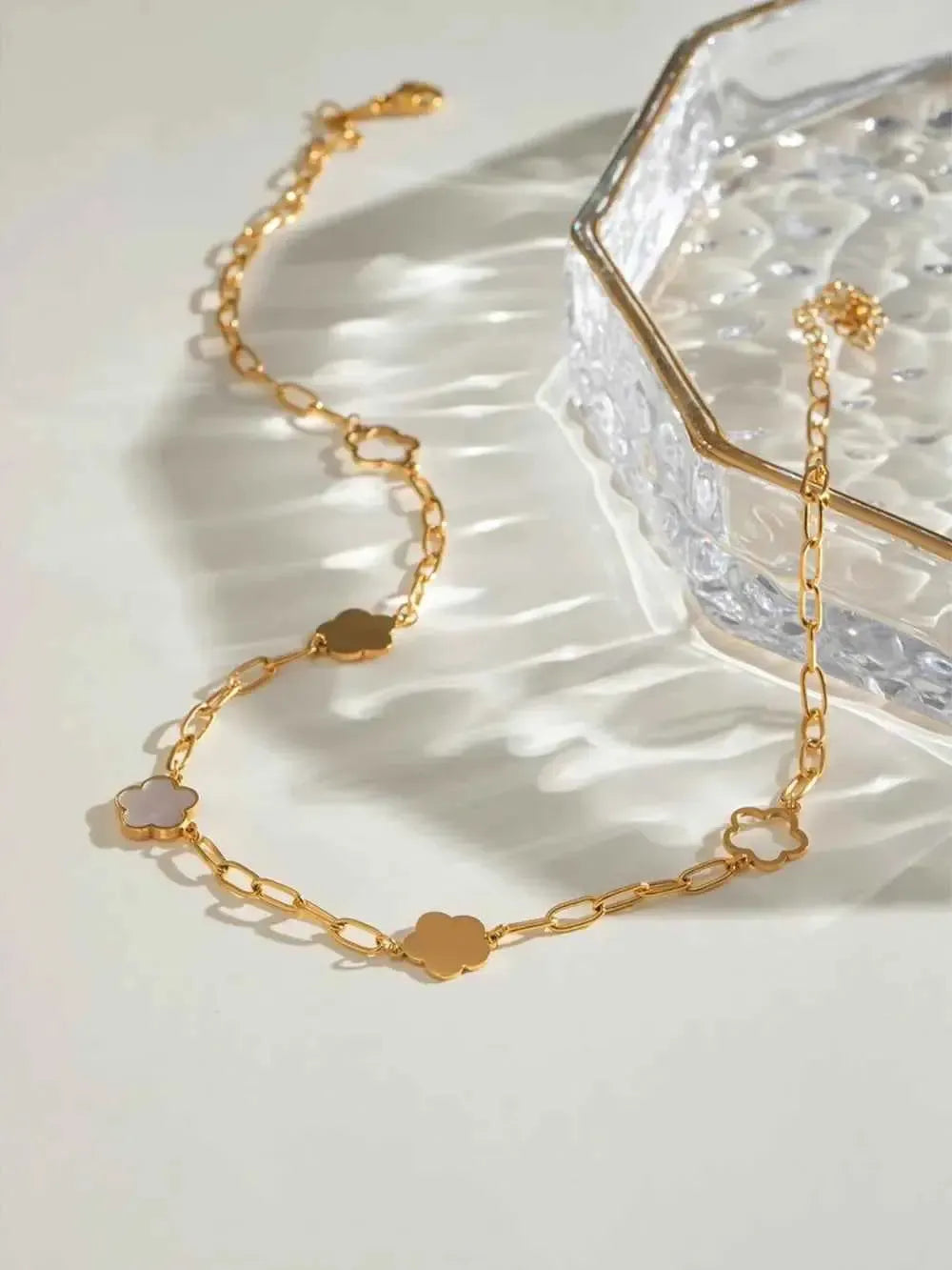 Mother‑of‑Pearl Flower Gold Necklace