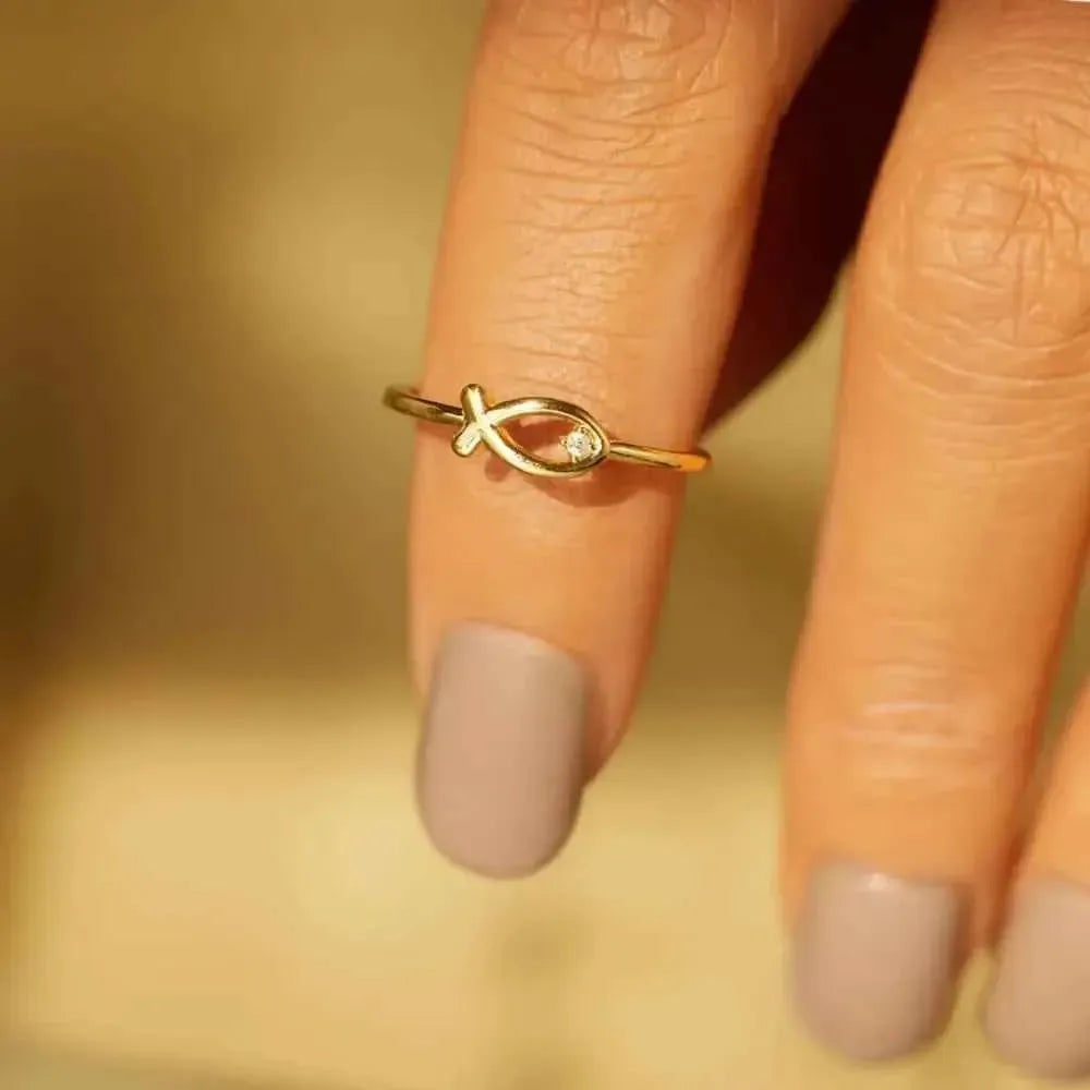 Zircon Fish Ring – 925 Silver Elegance