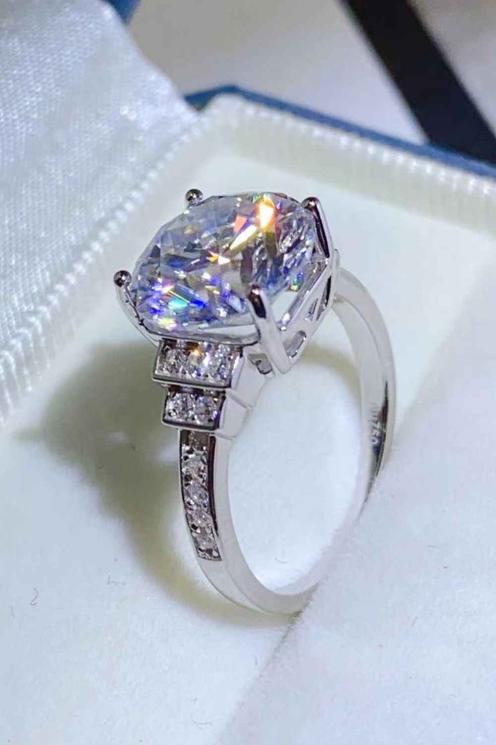 Big Sparkle Ring – 925 Silver Elegance