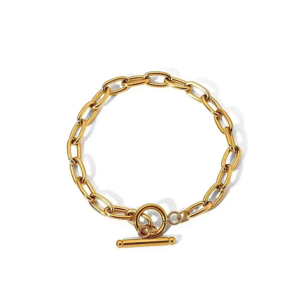 Luxurious Toggle Closure Chain Bracelet